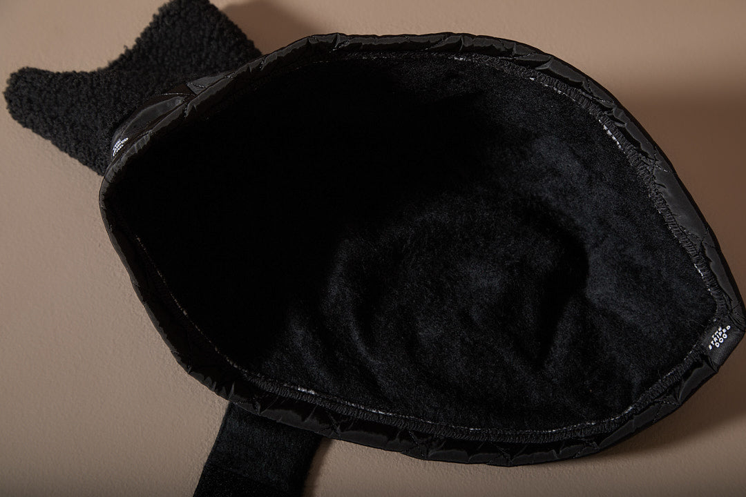 Capa Negra Cuello Tortuga HIRO