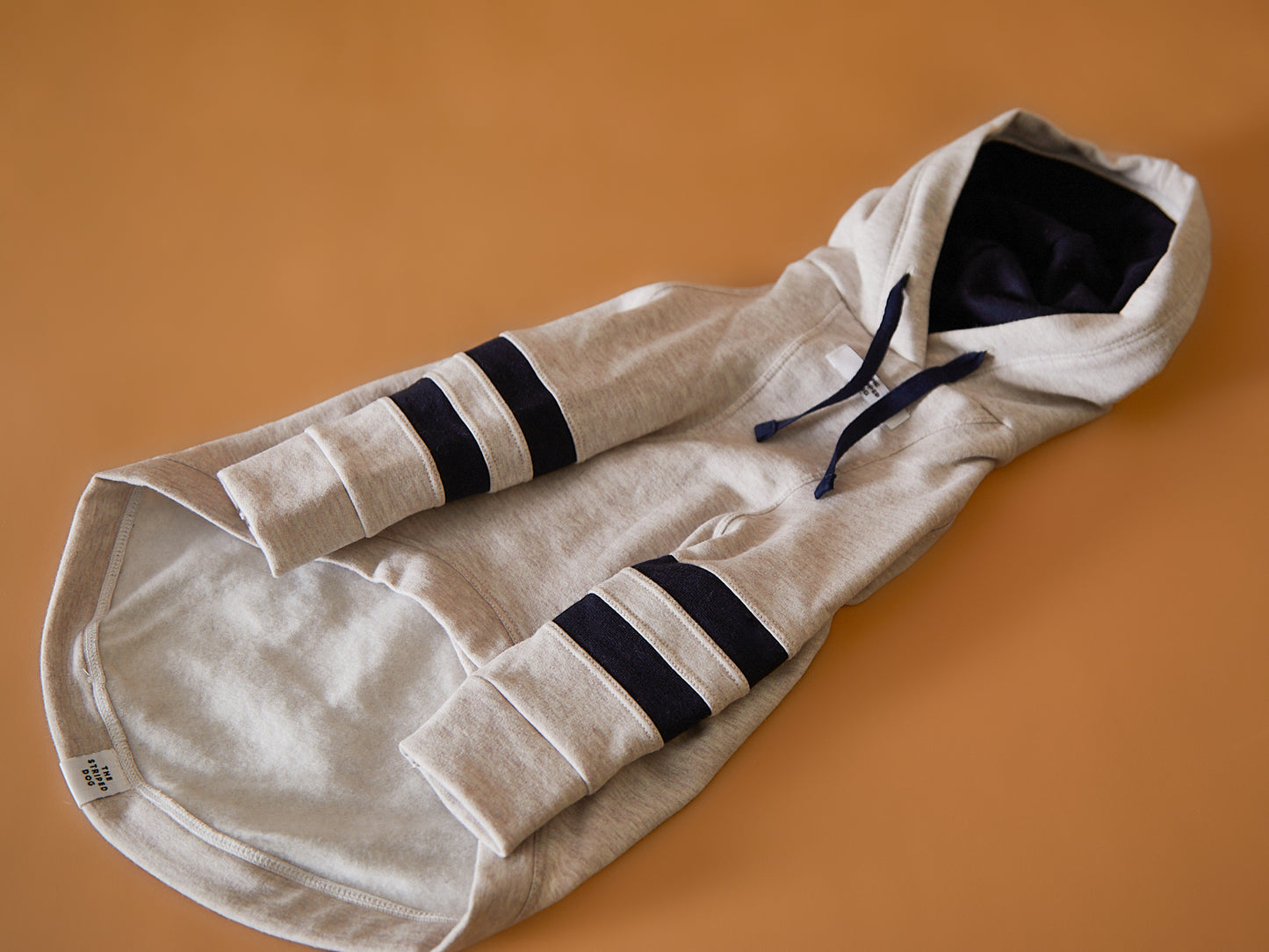 Buzo Capucha Arena Salchicha BRIE