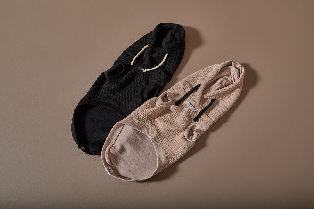 Chaleco Negro Texturizado con Capucha Salchicha BIRCH