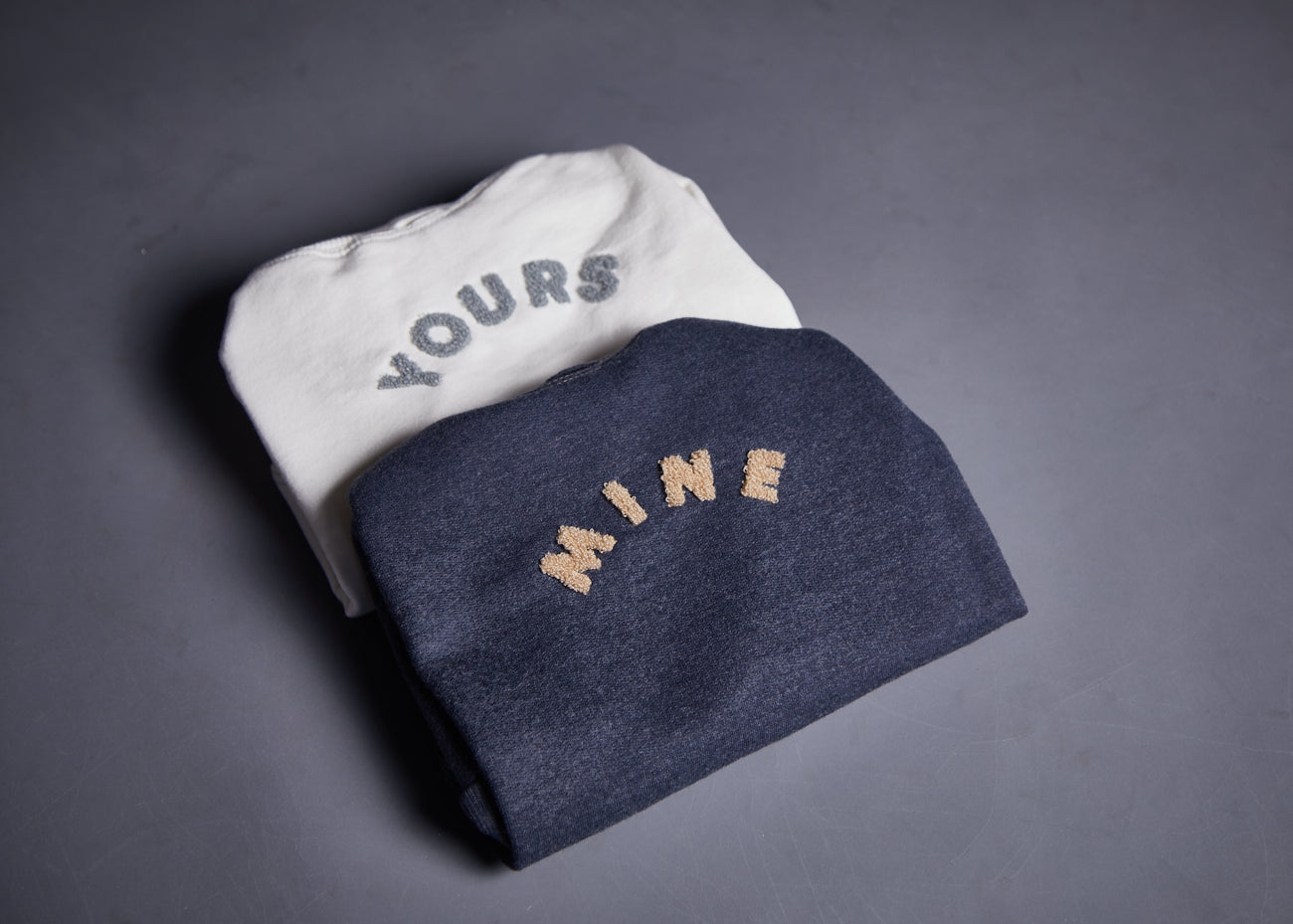 Sueter Cuello Tortuga Manga Larga con Bordado MINE en la Espalda L.A