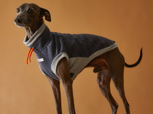 Cargar imagen en el visor de la galería, Chaleco Cuello Tortuga Gris Oscuro Galgo Italiano / Whippet SOPHIE
