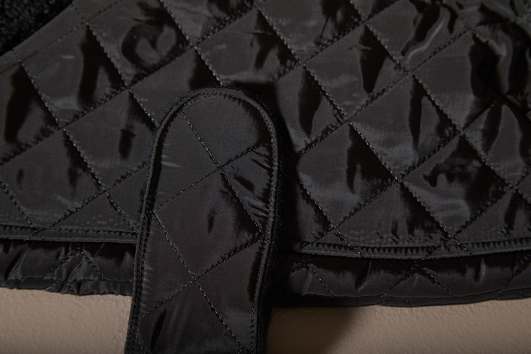 Capa Negra Cuello Tortuga Salchicha HIRO