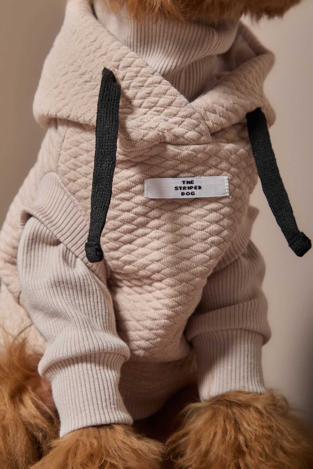 Chaleco Arena Texturizado con Capucha BIRCH