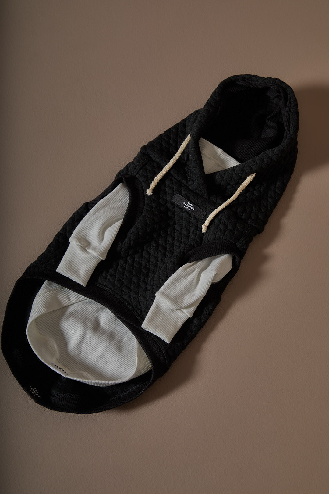 Chaleco Negro Texturizado con Capucha BIRCH