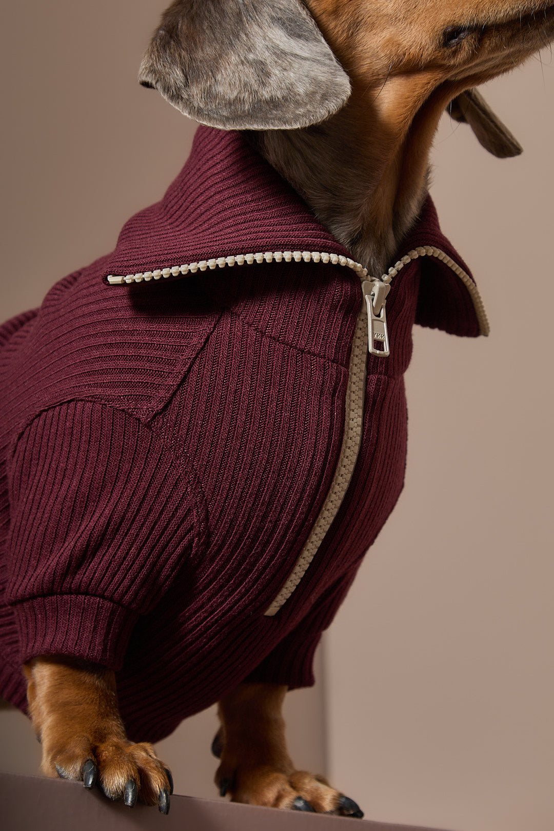 Sueter Vinotinto con Cierre Salchicha KNIT