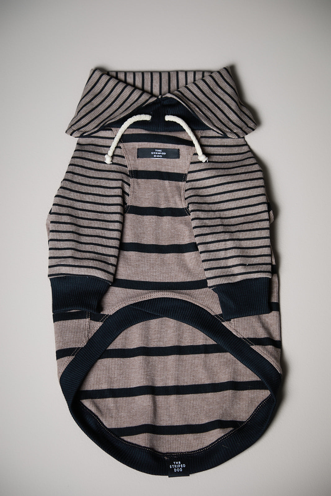 Sueter de Rayas Taupe y Negro LINE para Perro Salchicha