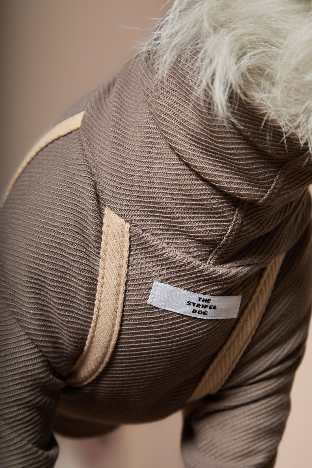 Sueter Taupe Cuello Tortuga CAIRO