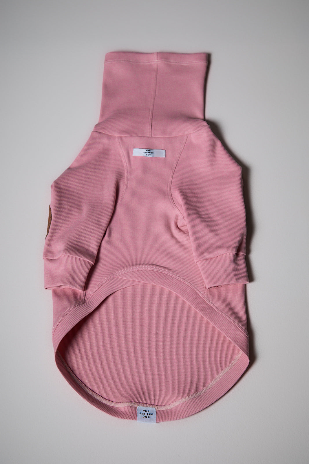 Sueter de Rib Cuello Tortuga Rosado y Parches MIST para Perro Salchicha
