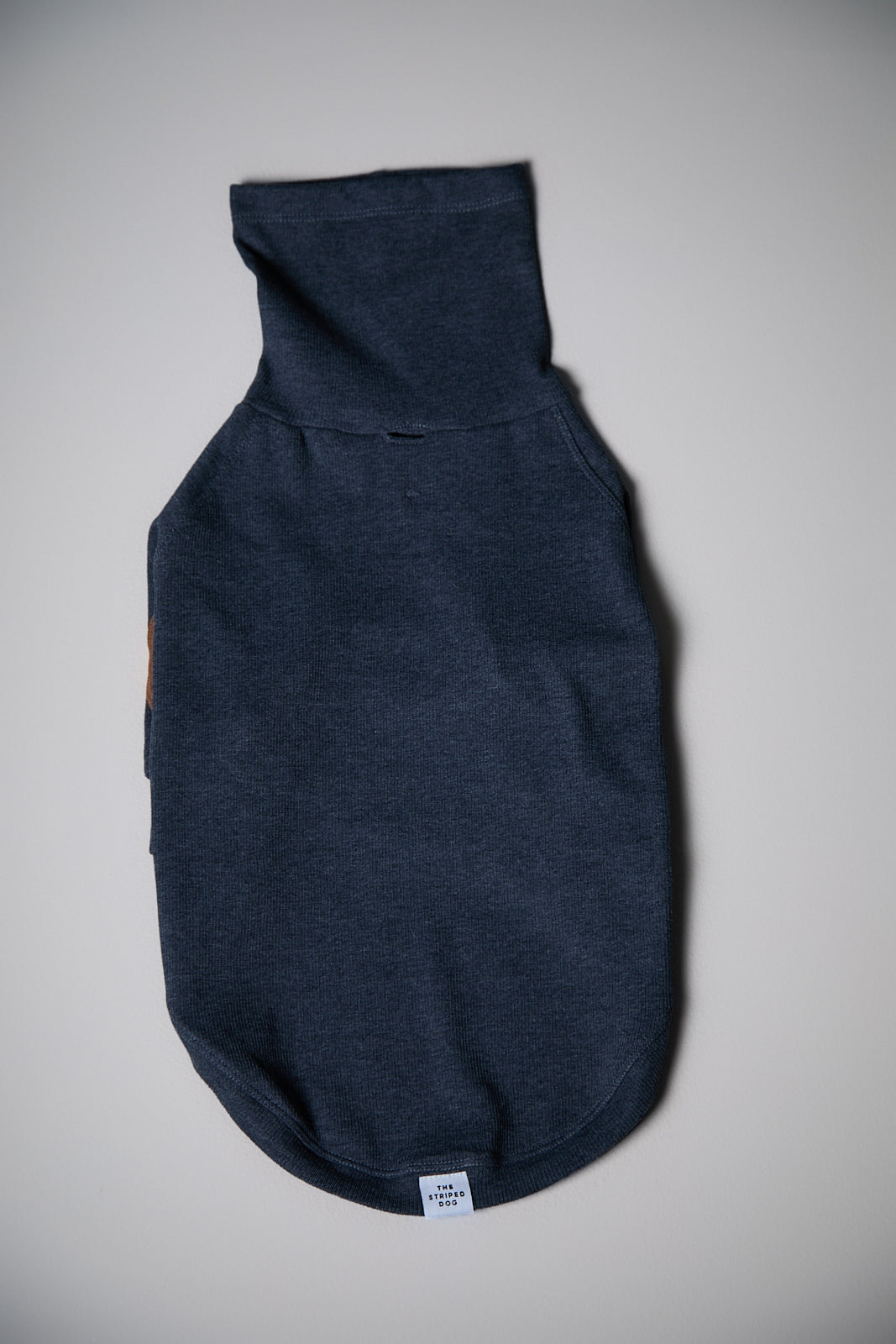 Sueter de Rib Cuello Tortuga Azul Jaspe y Parches MIST para Perro Standard