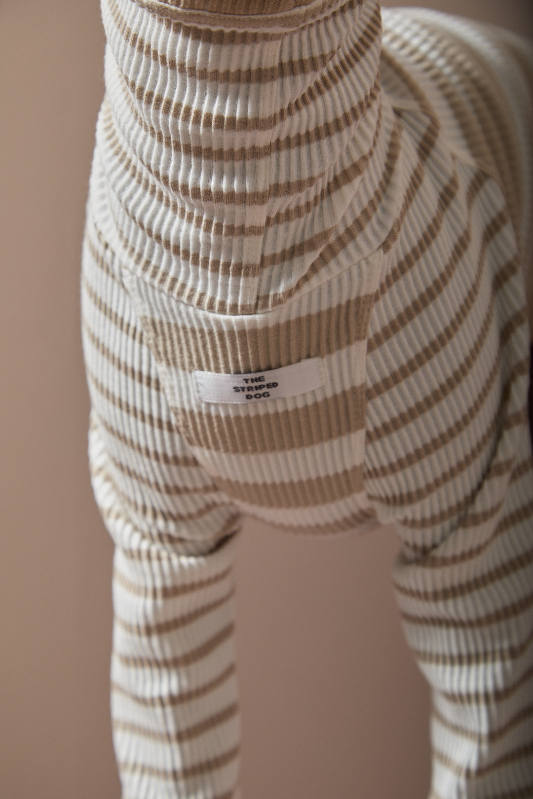 Sueter Rayas Arena y Crema Cuello Tortuga Galgo Italiano / Whippet REED