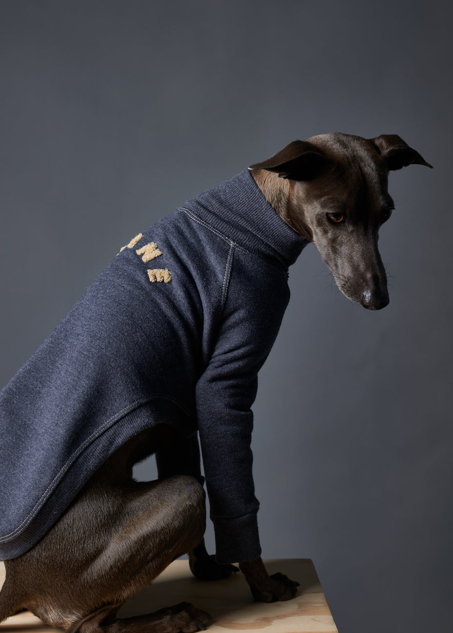 Sueter Cuello Tortuga Manga Larga con Bordado MINE en la Espalda - Galgo Italiano / Whippet L.A